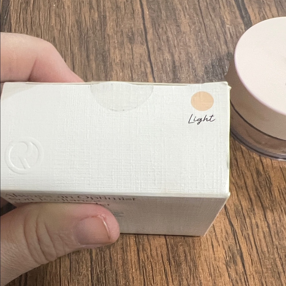 Rare Beauty Light Setting Powder - Picture 3 of 5